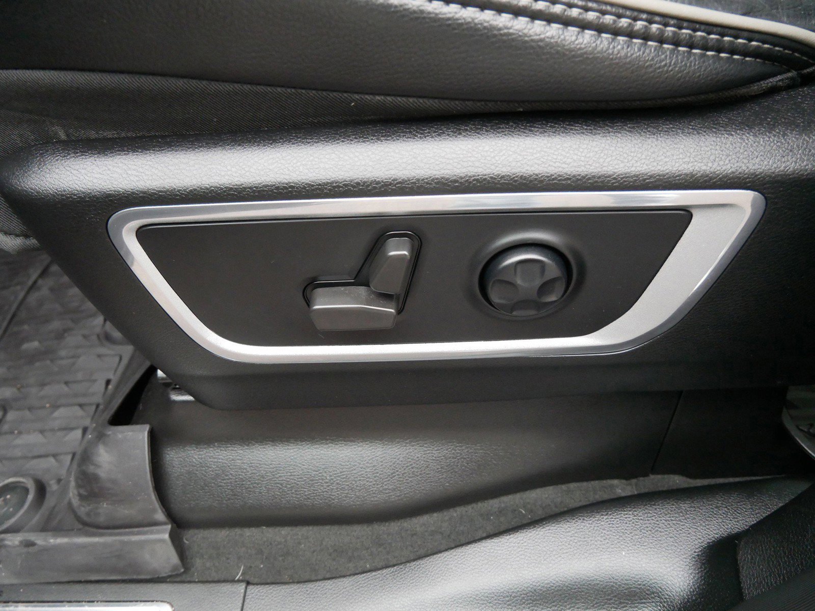 Used 2021 RAM 1500 Laramie image 16