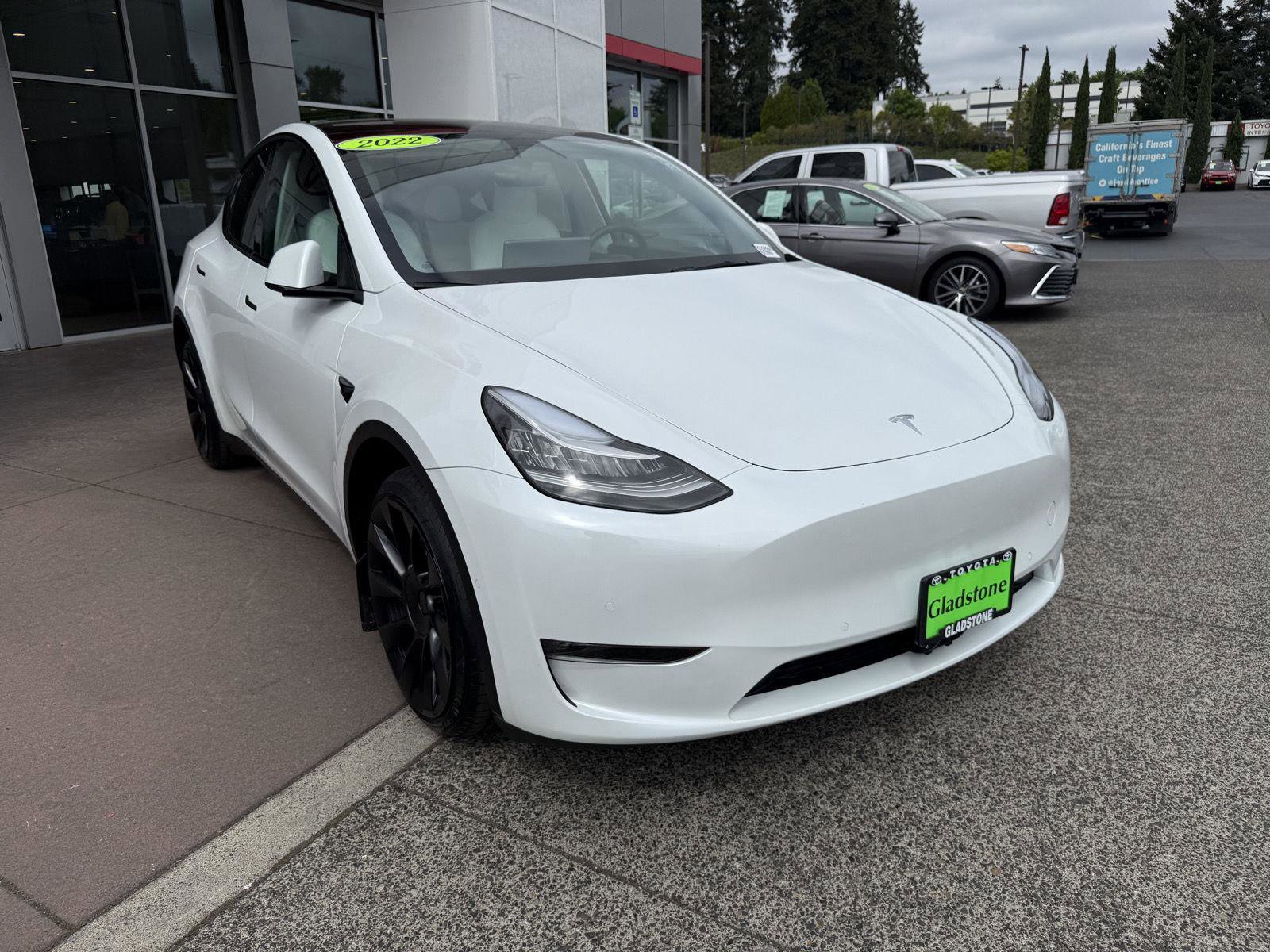 Used 2022 Tesla Model Y Long Range AWD/4WD image 25