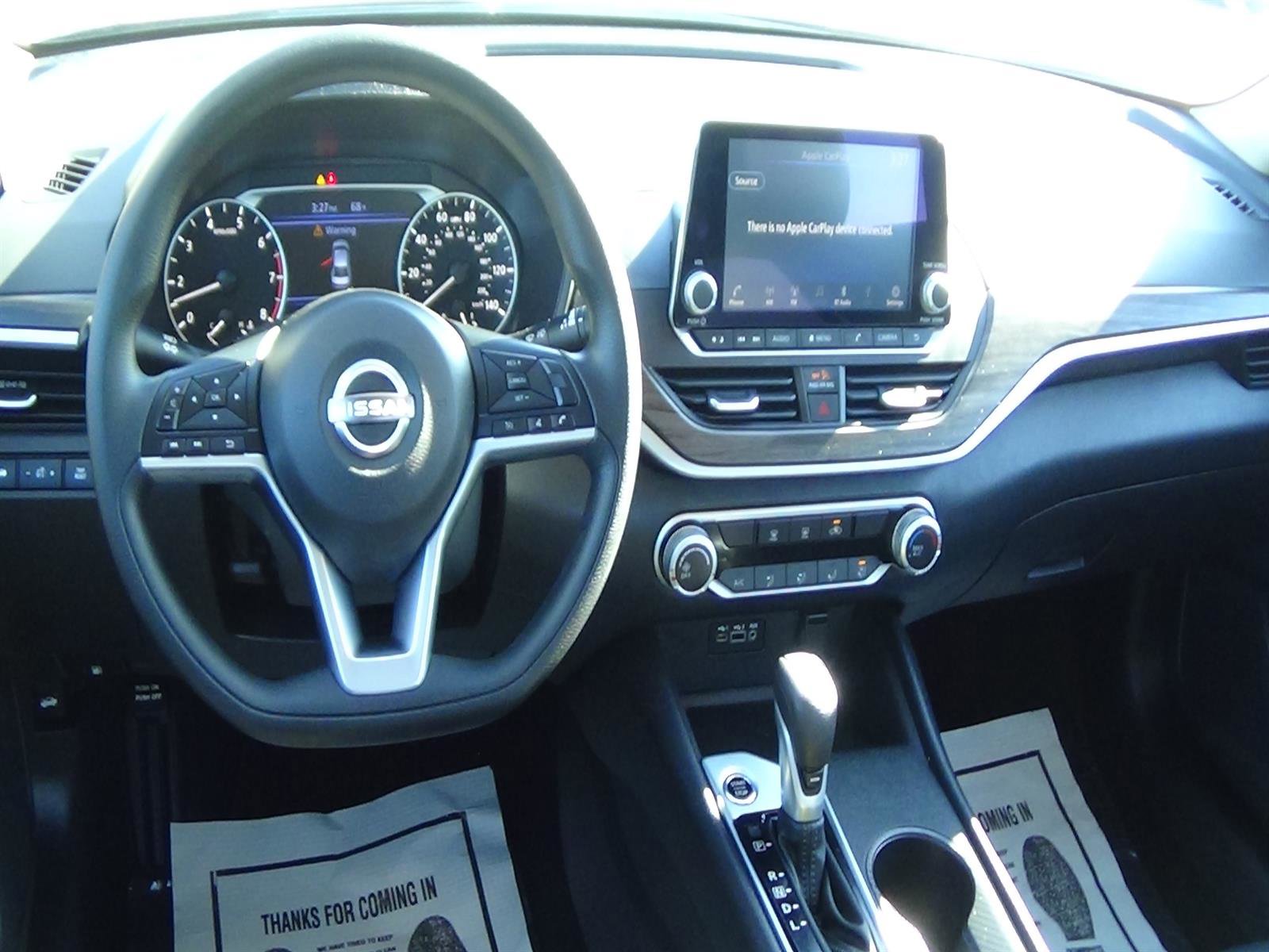 Used 2025 Nissan Altima 2.5 SV FWD image 12