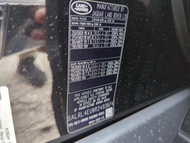 New 2024 Land Rover Discovery Dynamic SE image 29