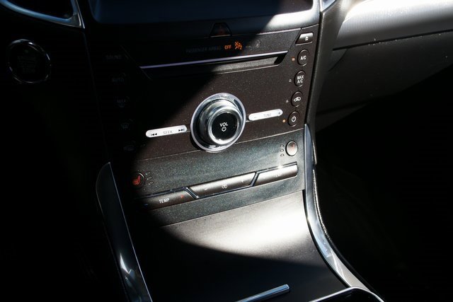 Used 2019 Ford Edge Titanium image 24