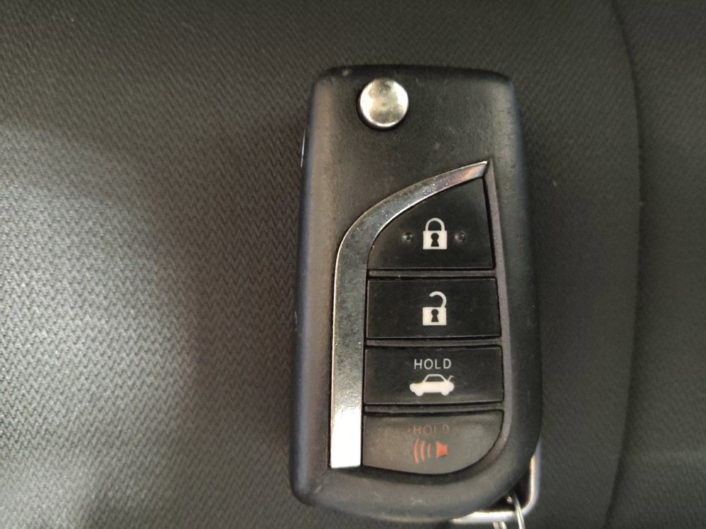 Used 2020 Toyota Camry LE image 32