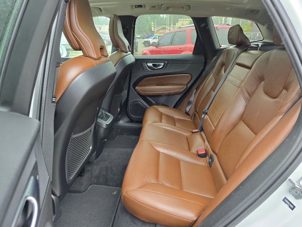 Used 2020 Volvo XC60 T5 Momentum AWD/4WD image 14