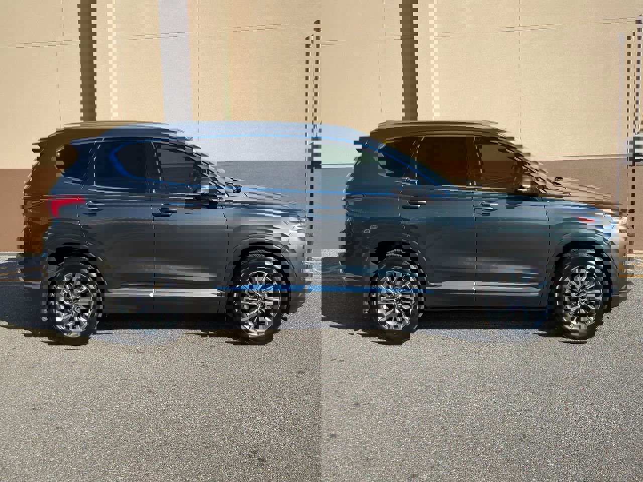 Used 2019 Hyundai Santa Fe Limited image 3