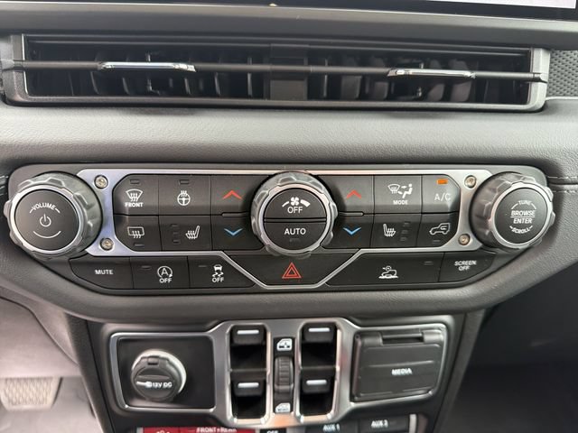 Used 2025 Jeep Gladiator Rubicon w/ Convenience Group AWD/4WD image 20