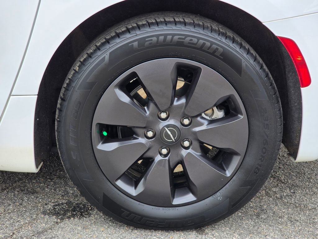 Used 2020 Chrysler Pacifica Touring w/ S Appearance Package image 21