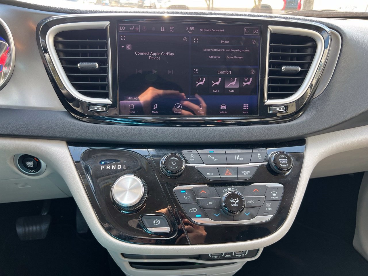 Used 2023 Chrysler Pacifica Touring-L FWD image 18