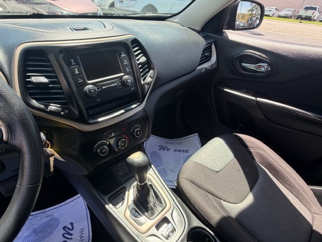 Used 2014 Jeep Cherokee Sport FWD image 12
