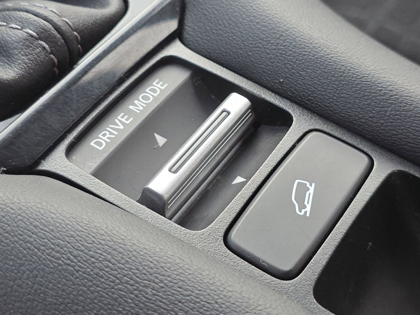 Certified 2023 Honda HR-V LX image 9