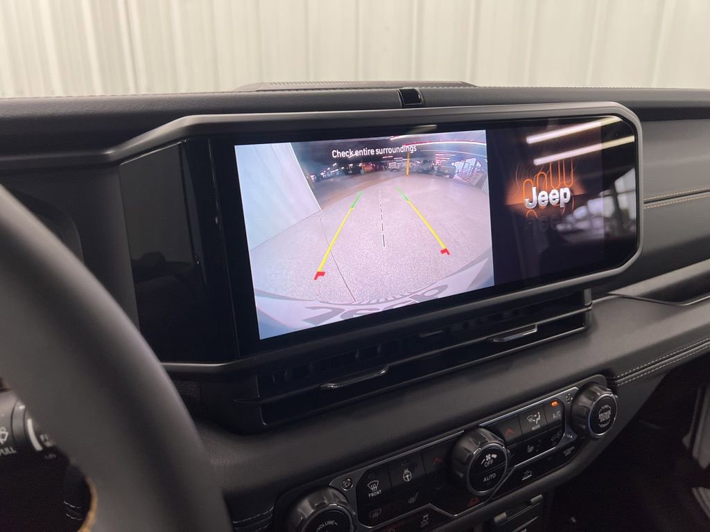 Used 2024 Jeep Wrangler Sahara image 19