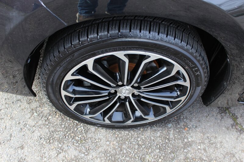 Used 2015 Toyota Corolla S Premium FWD image 19