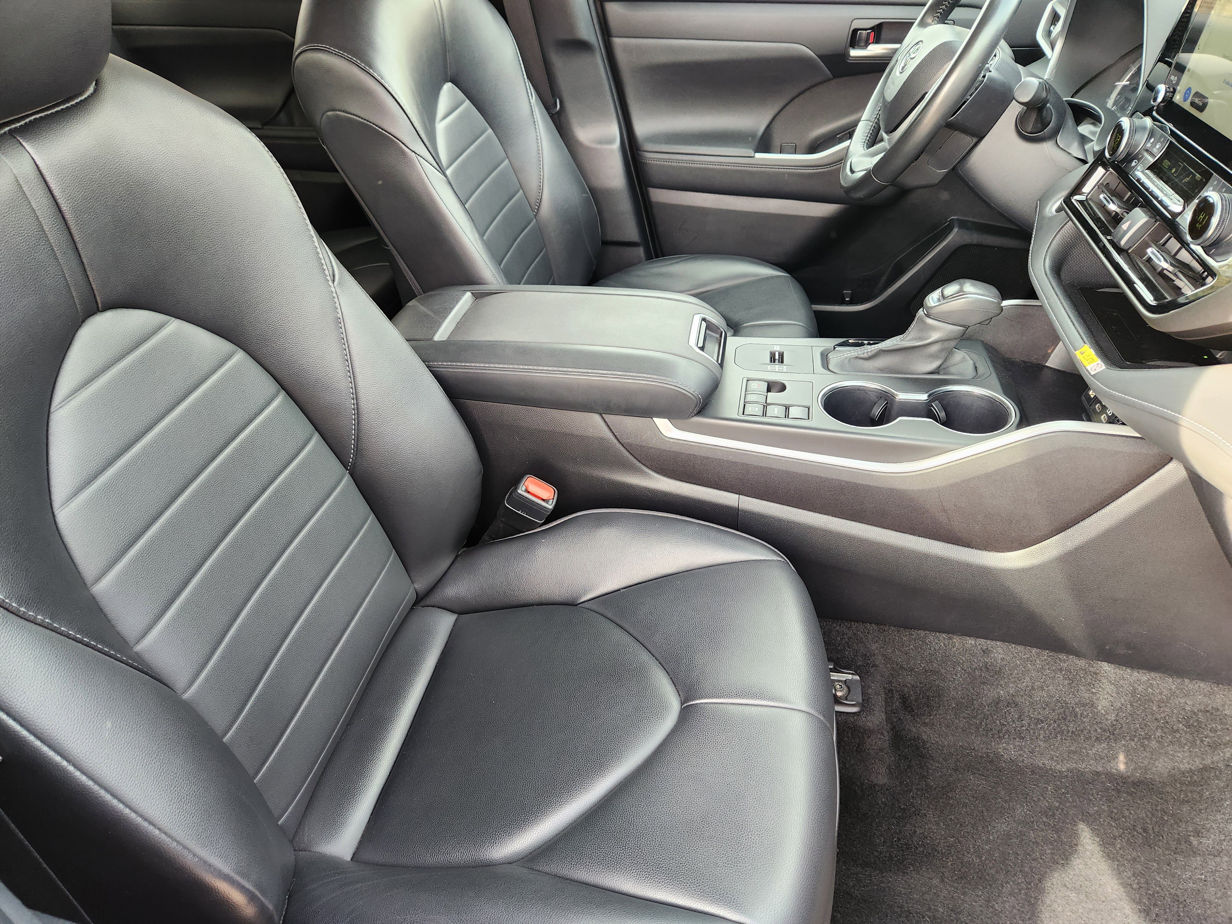 Used 2024 Toyota Highlander XSE image 14