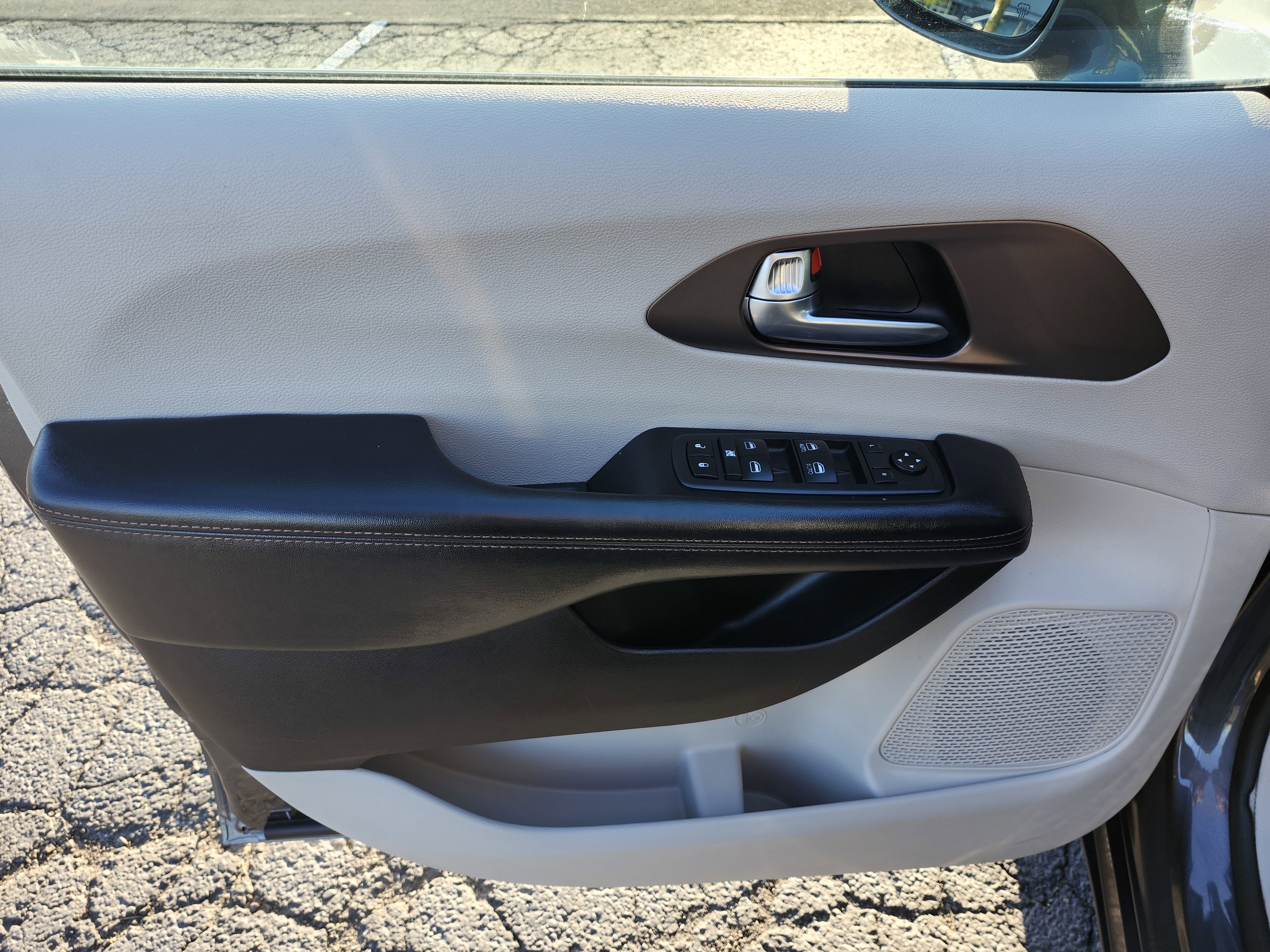 Used 2019 Chrysler Pacifica Touring-L FWD image 25