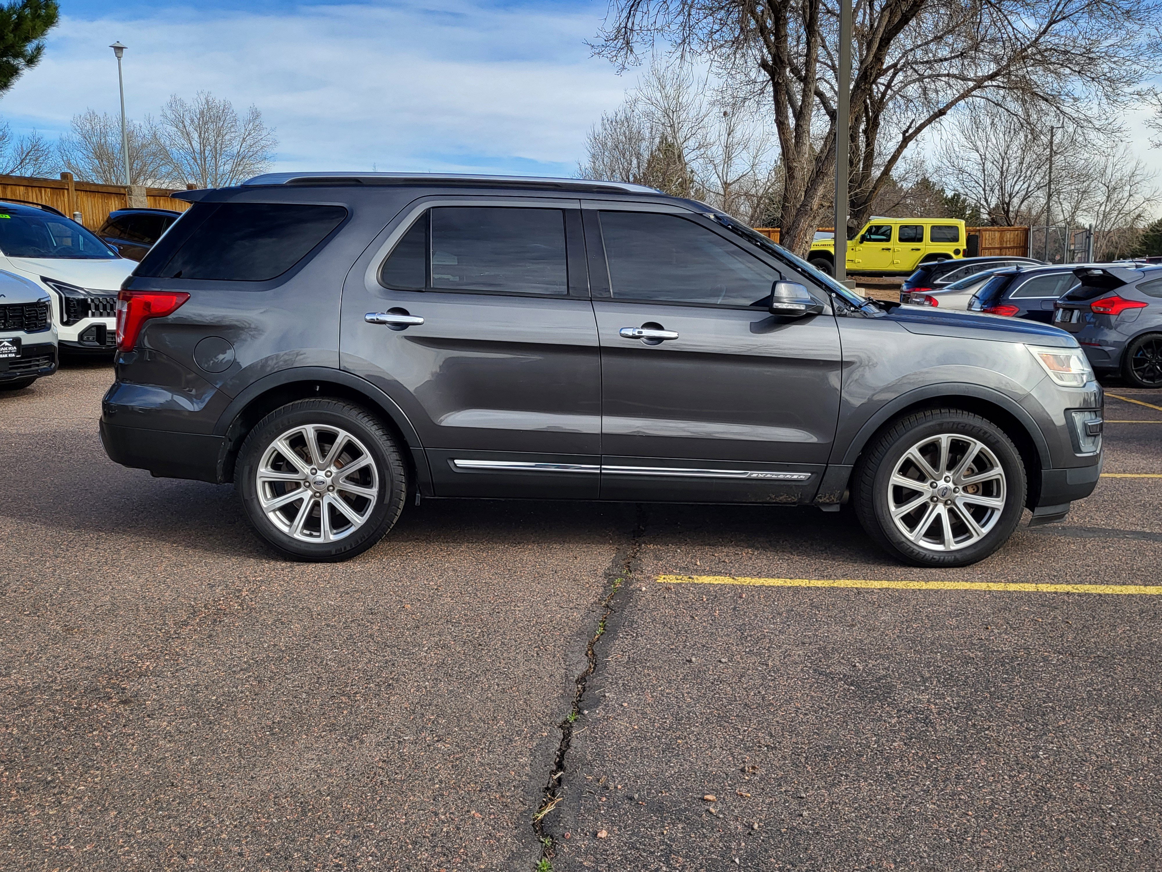 Used 2016 Ford Explorer Limited image 2