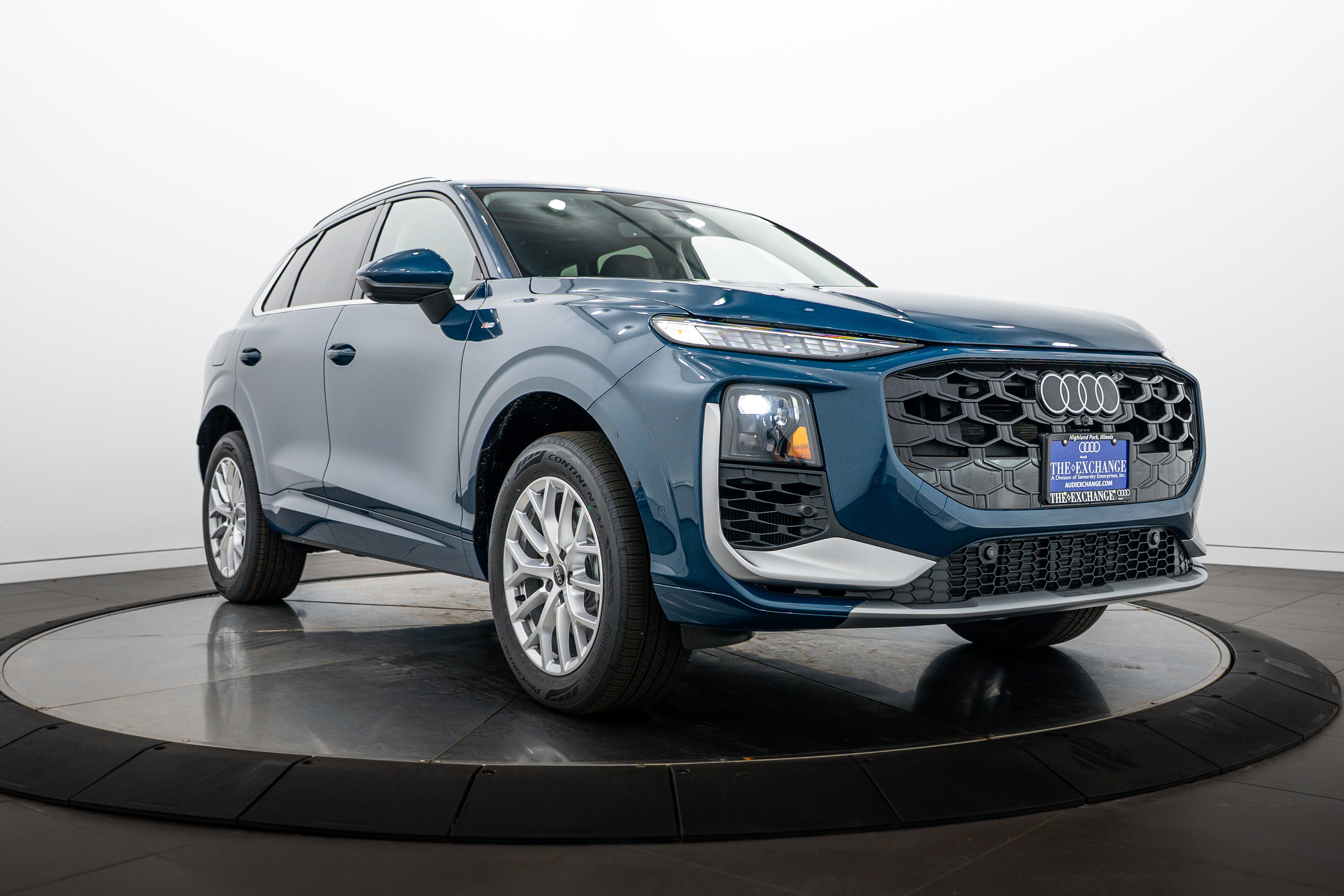 New 2026 Audi Q3 quattro 2.0T AWD/4WD image 1