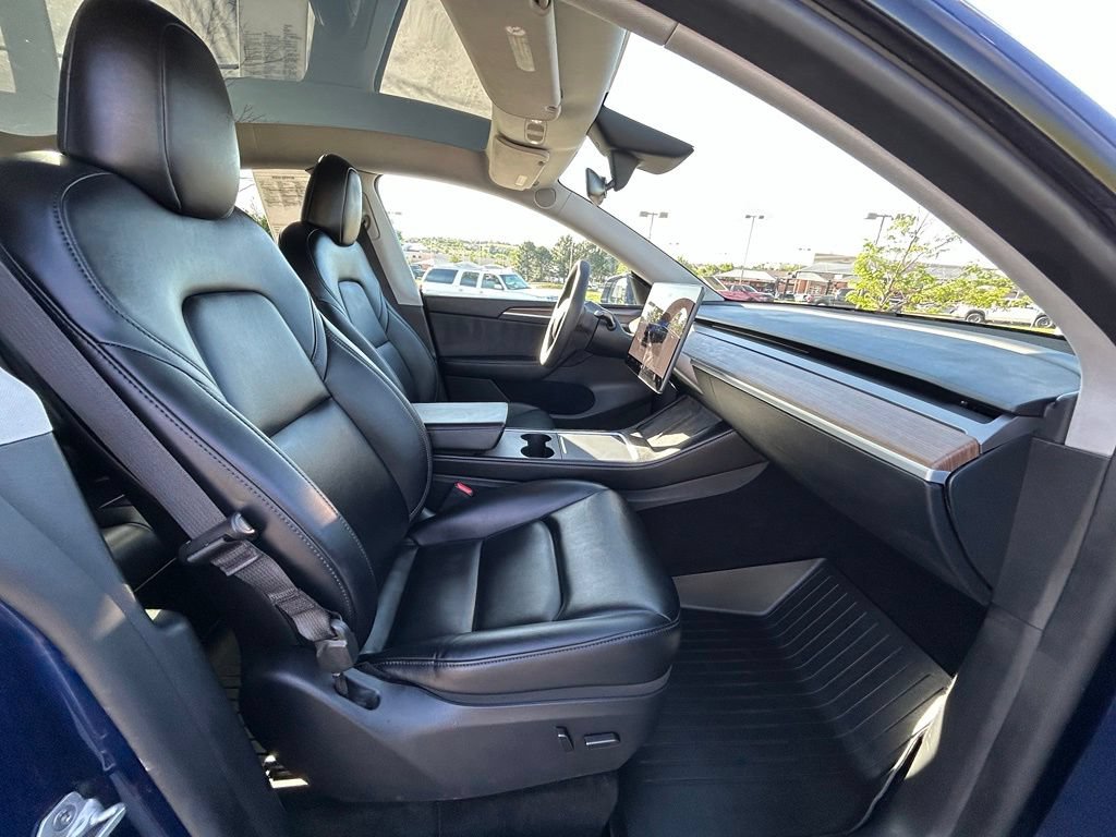 Used 2024 Tesla Model Y Long Range AWD/4WD image 28
