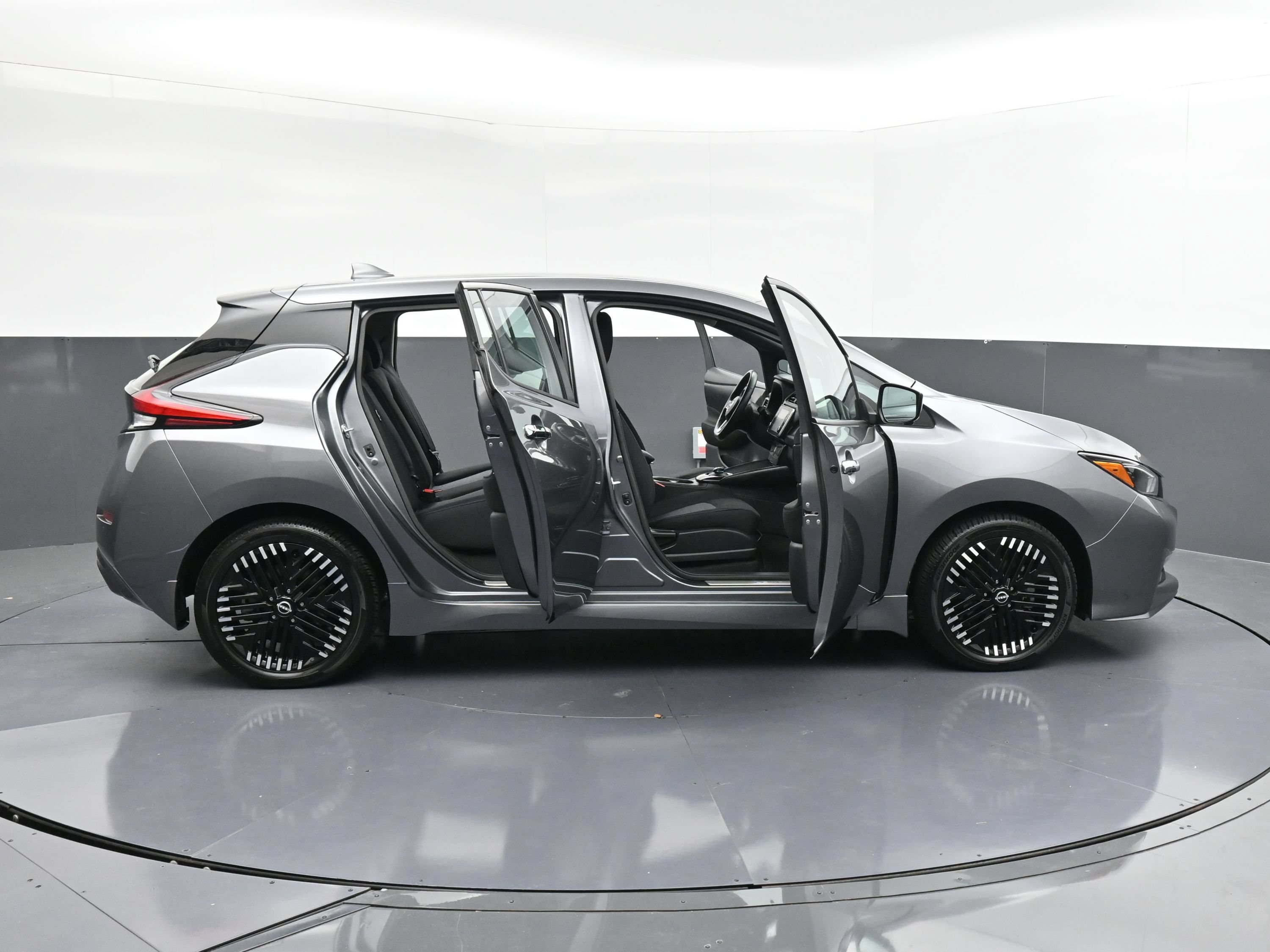 Used 2025 Nissan Leaf SV Plus FWD image 40