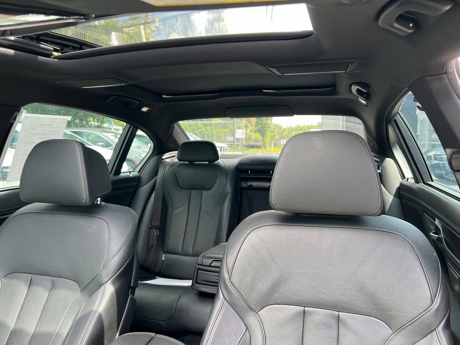 Used 2018 BMW 740e xDrive w/ M Sport Package AWD/4WD image 30