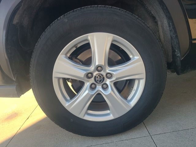 Used 2023 Toyota Highlander LE image 10