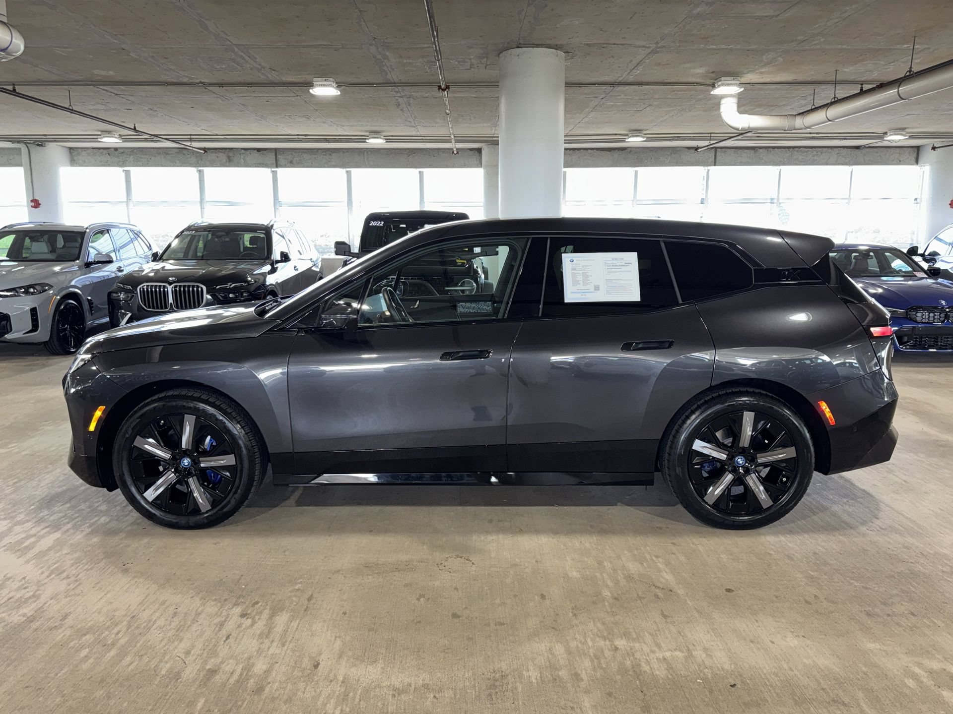 Used 2025 BMW iX xDrive50 w/ Sport Package AWD/4WD image 4