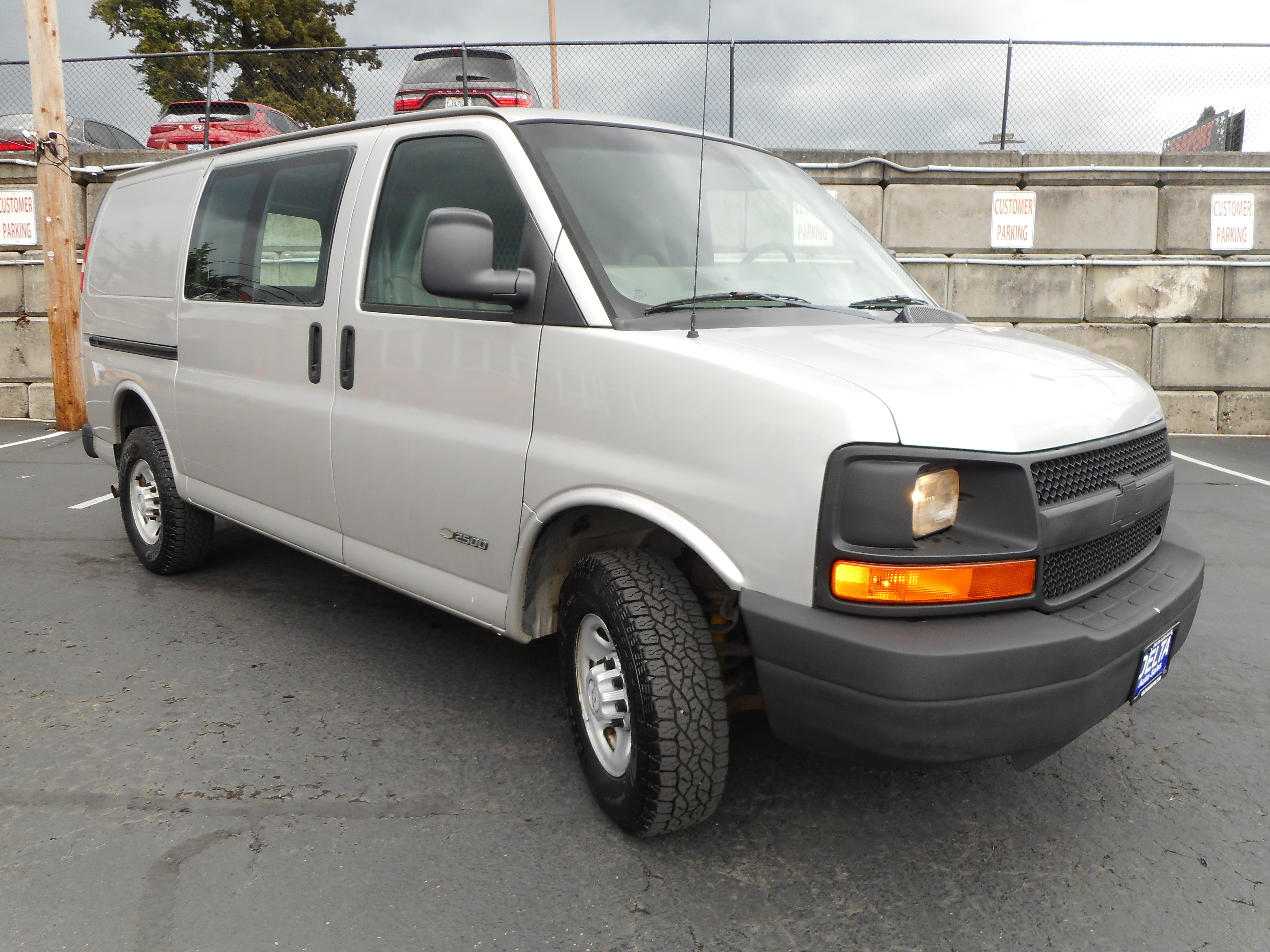 Used 2006 Chevrolet Express 2500 w/ Power and Light Package RWD image 1