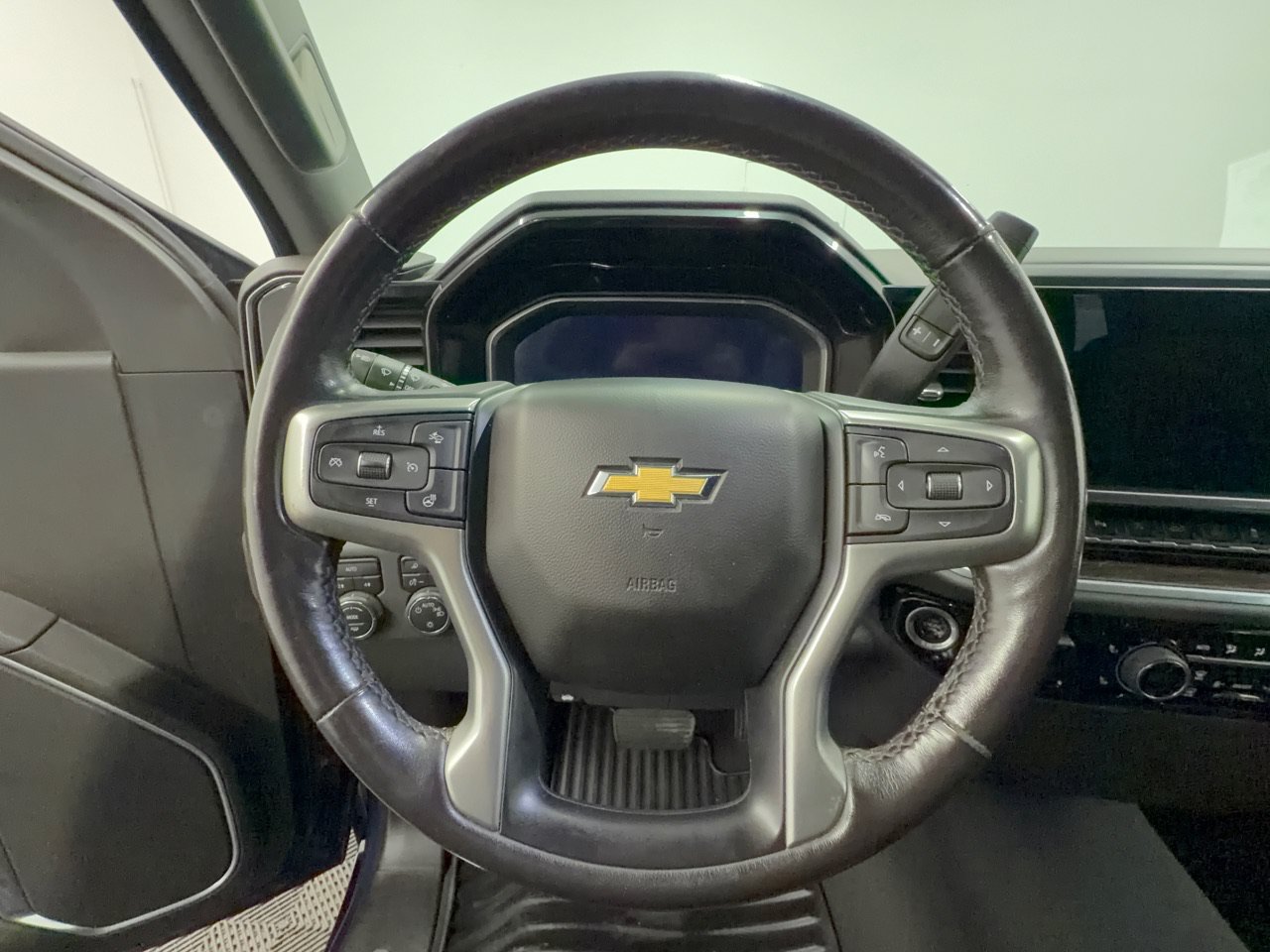 Used 2022 Chevrolet Silverado 1500 LT w/ All Star Edition Plus AWD/4WD image 10