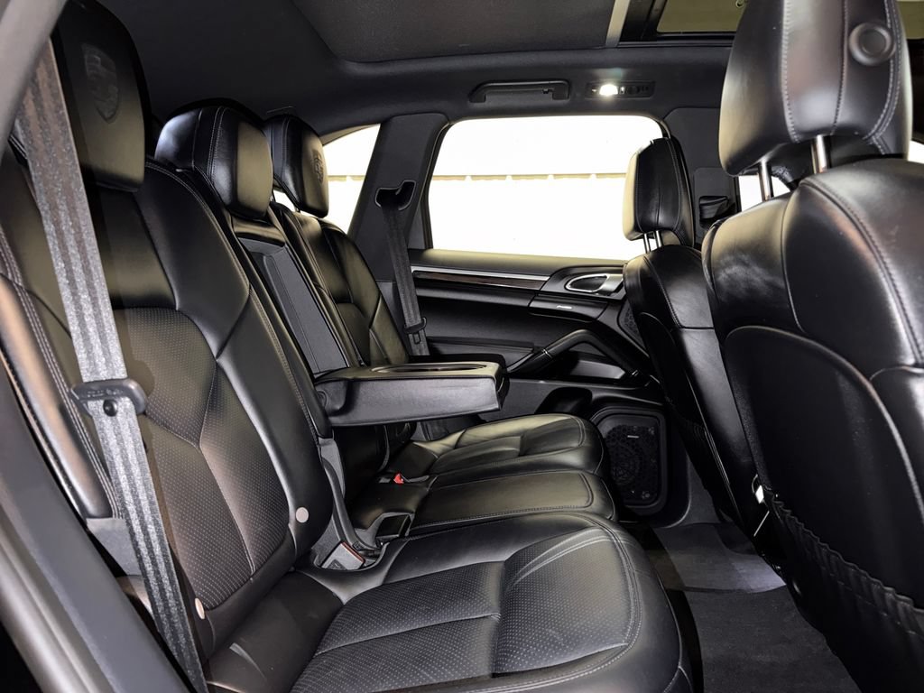 Used 2018 Porsche Cayenne Platinum Edition AWD/4WD image 45