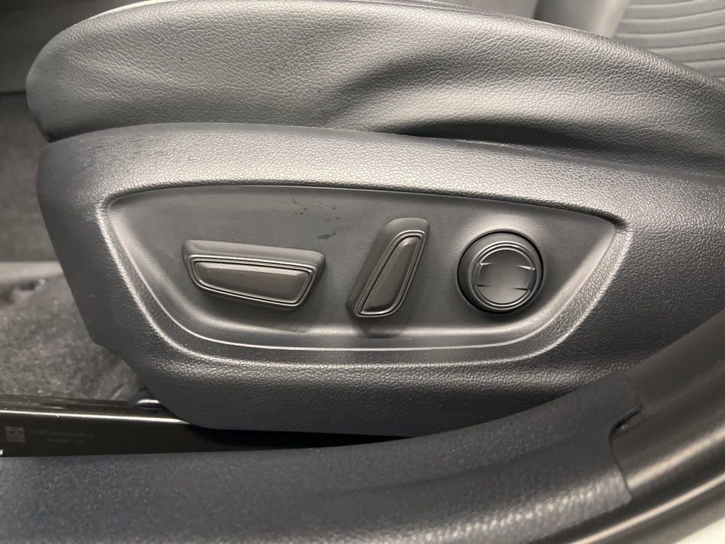 Used 2023 Toyota Camry SE w/ Blackout Package (TMS) image 28