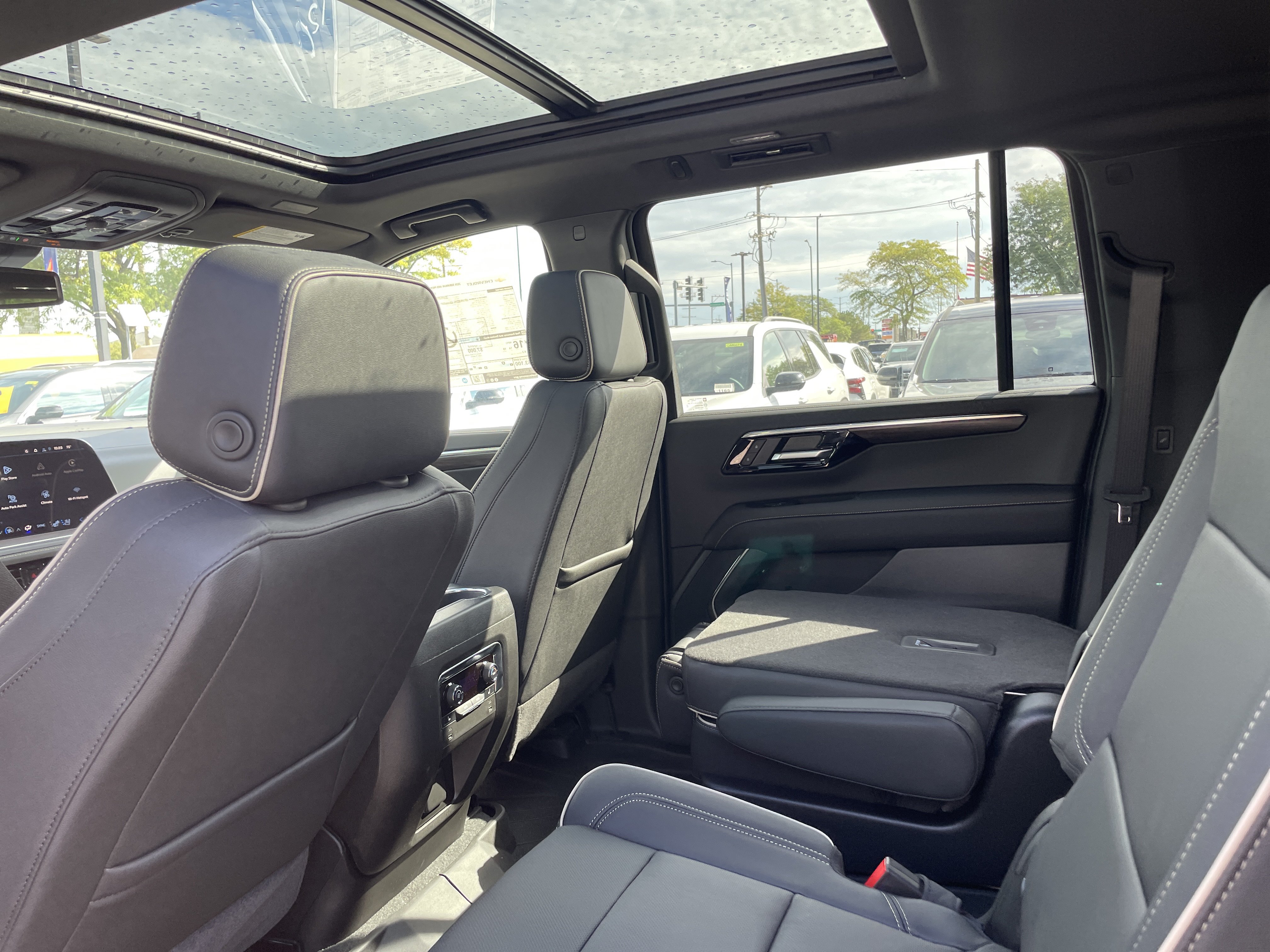 New 2026 Chevrolet Suburban Premier w/ Sun And Tow Package AWD/4WD image 27