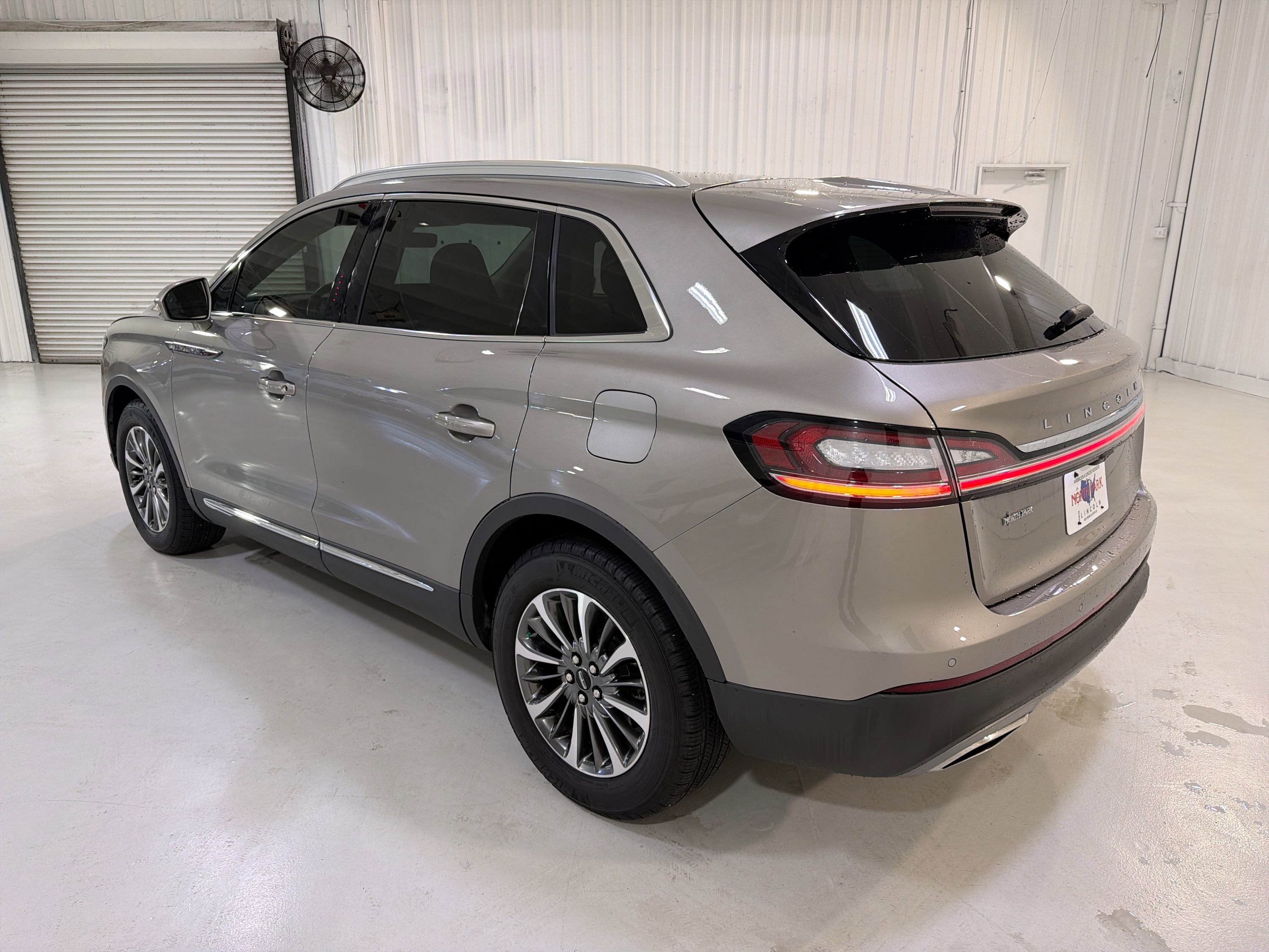 Used 2023 Lincoln Nautilus FWD w/ Premium Package image 25