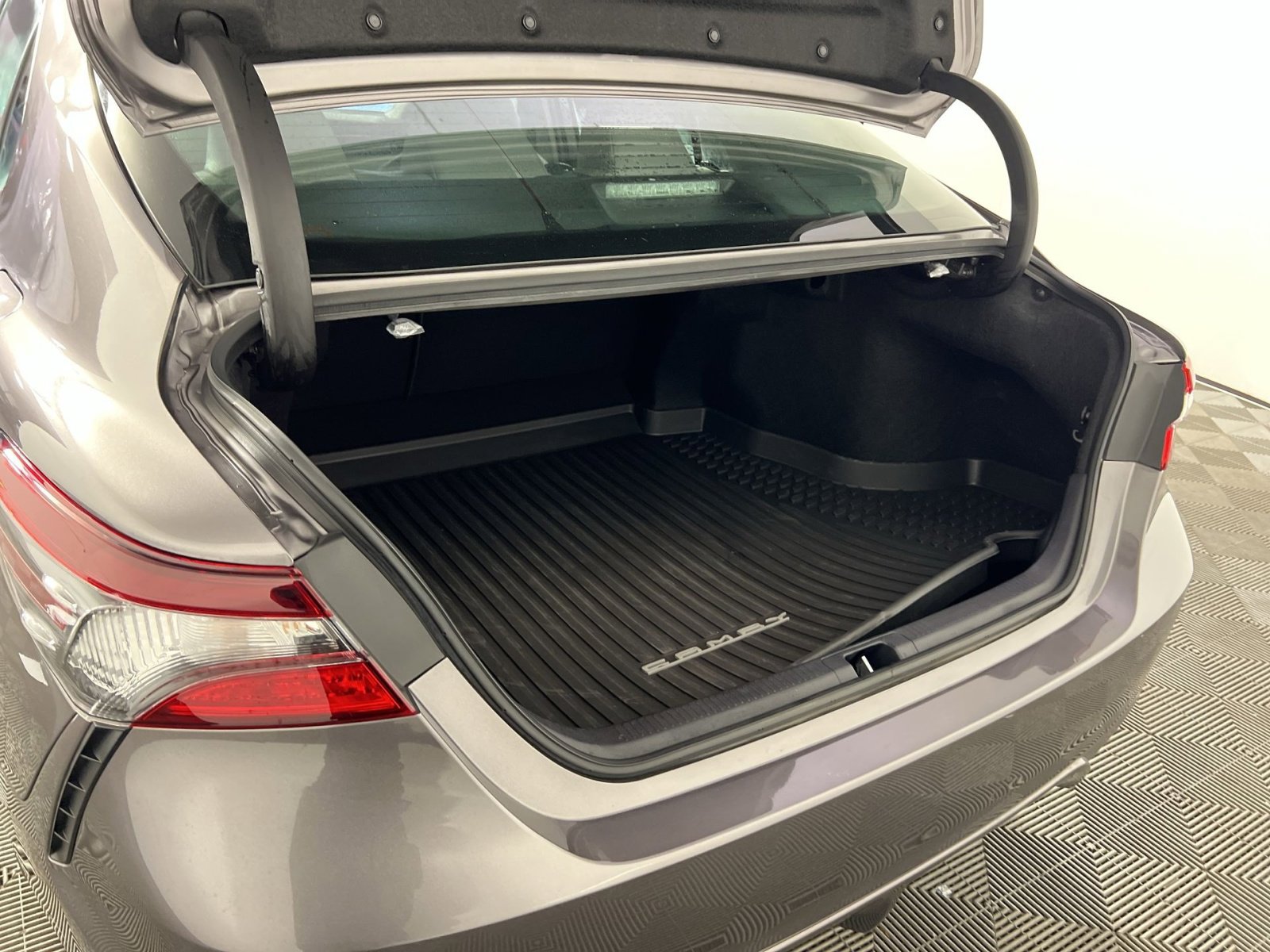 Used 2024 Toyota Camry SE image 26