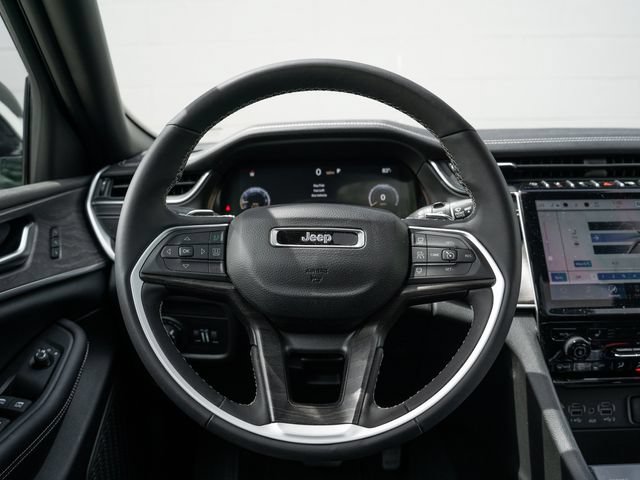 Used 2024 Jeep Grand Cherokee Limited w/ Black Appearance Package AWD/4WD image 23