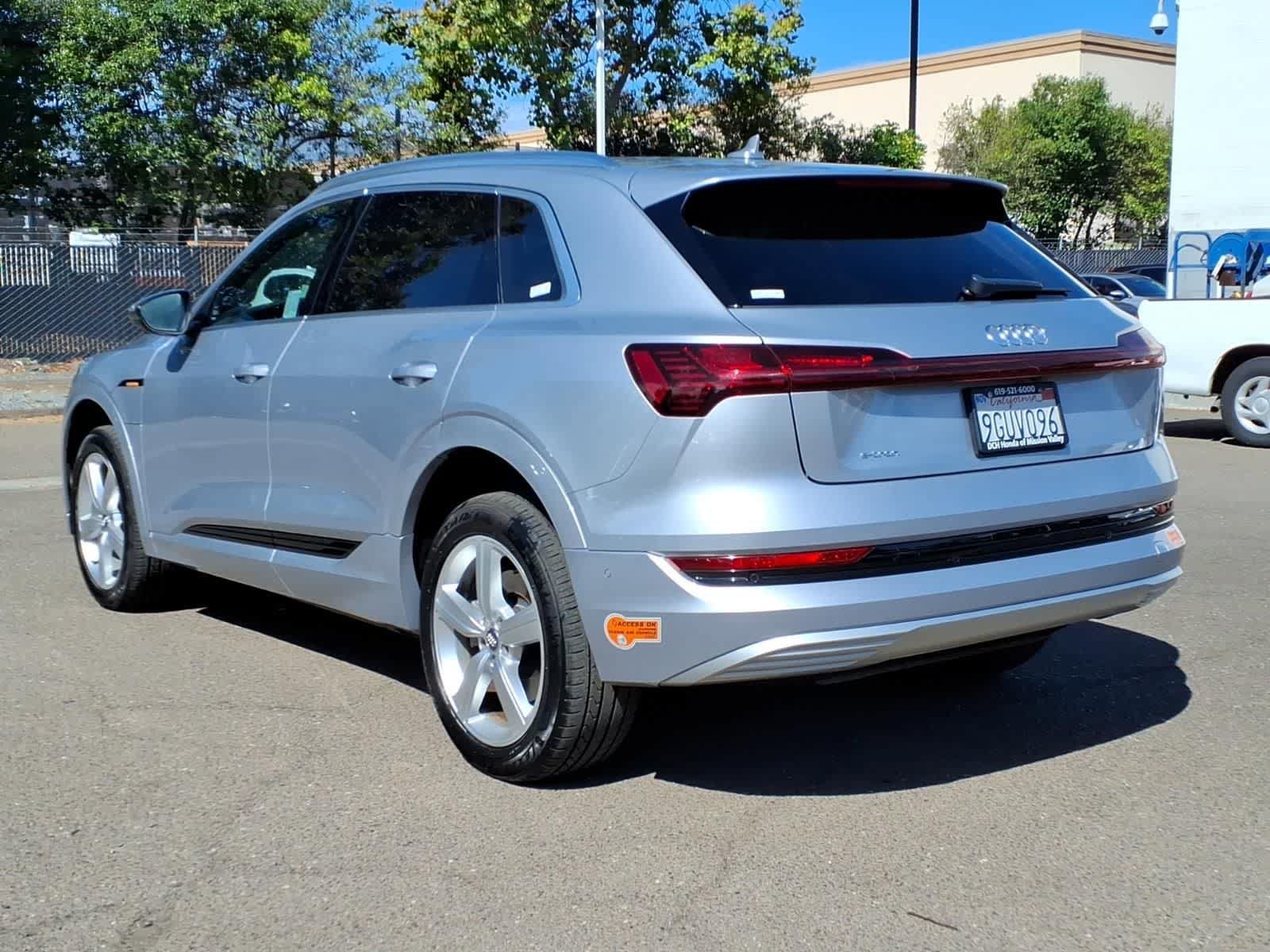 Used 2019 Audi e-tron Prestige w/ Prestige Package AWD/4WD image 7