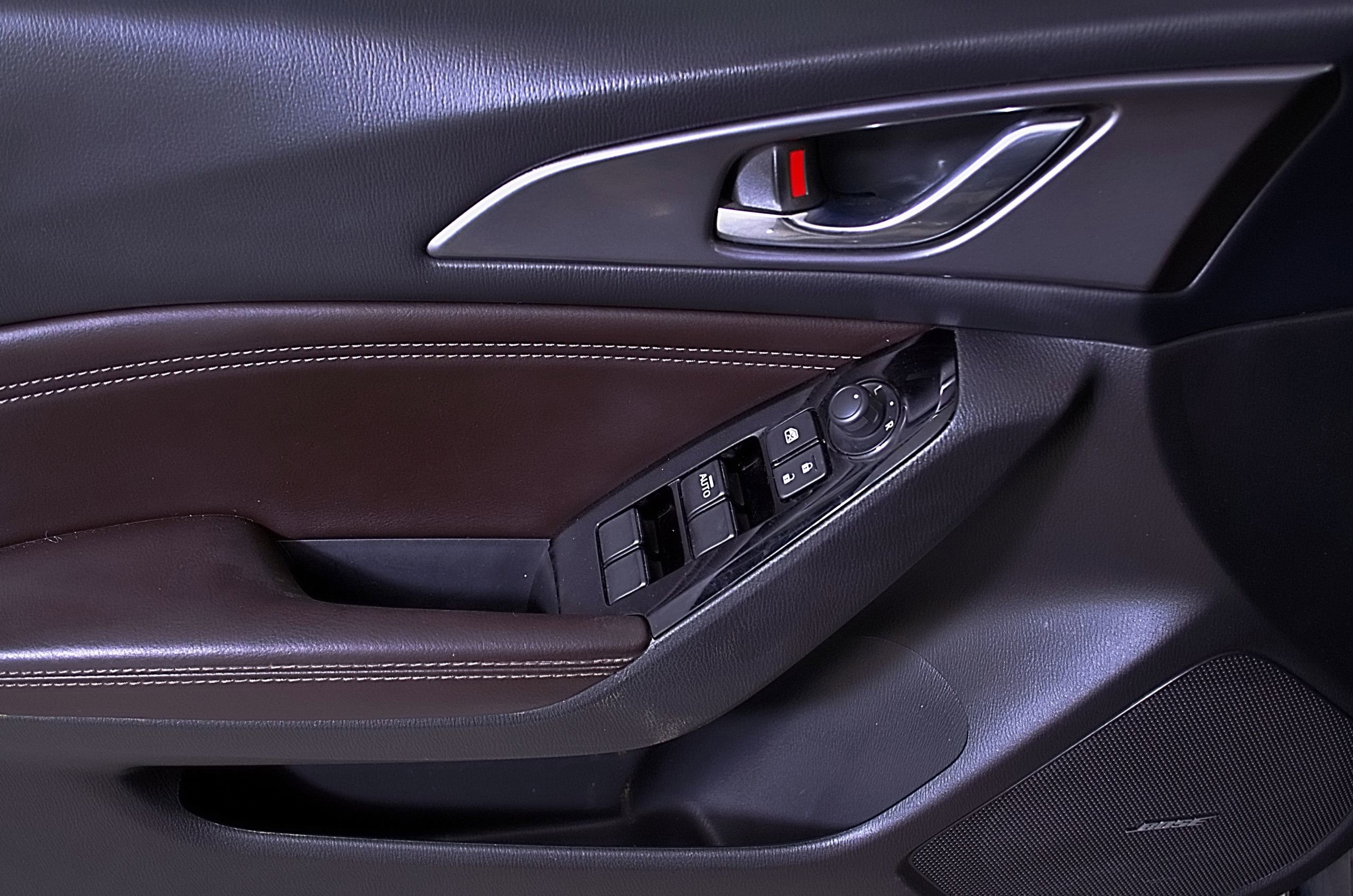 Used 2017 MAZDA MAZDA3 Grand Touring image 17