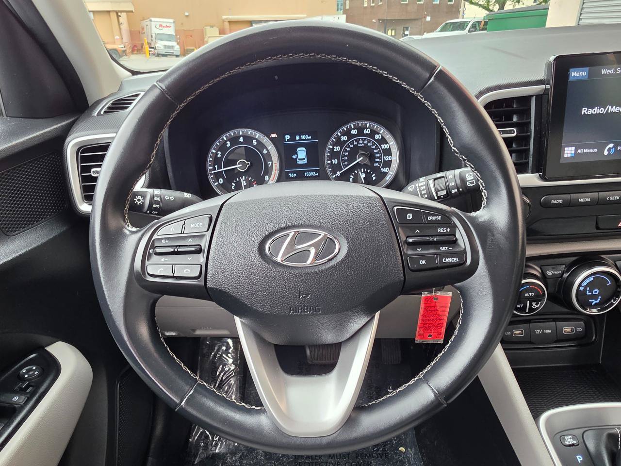 Used 2022 Hyundai Venue SEL FWD image 18