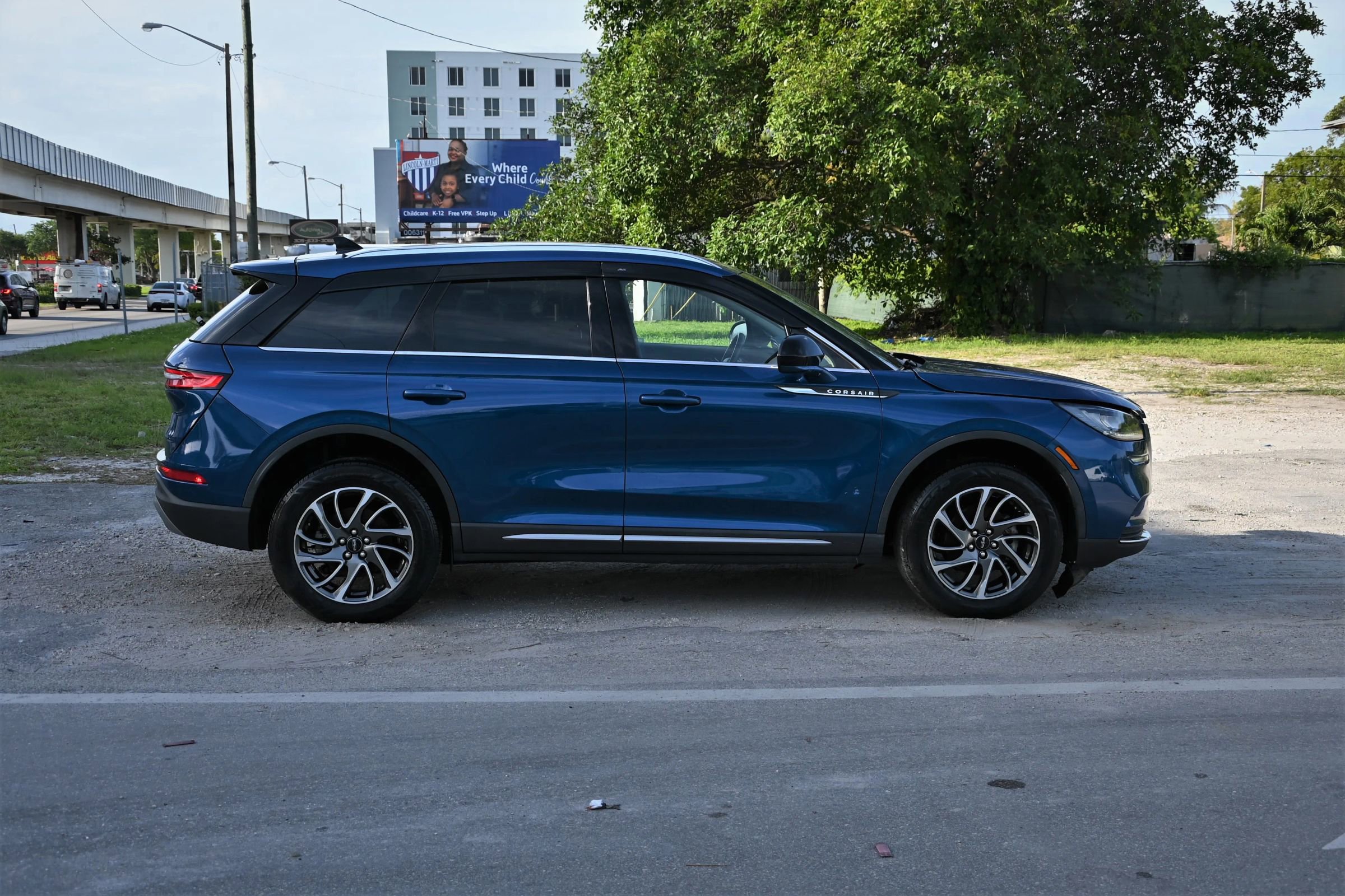 Used 2021 Lincoln Corsair AWD w/ Equipment Group 101A image 6