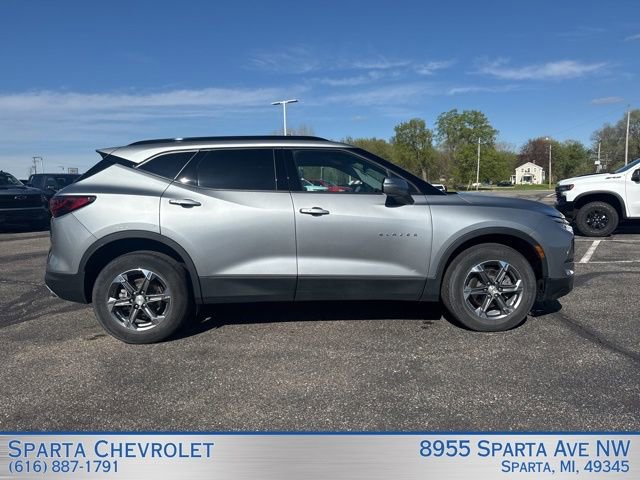 Used 2024 Chevrolet Blazer LT AWD/4WD image 2
