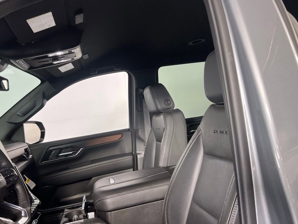 Used 2025 GMC Yukon Denali image 24