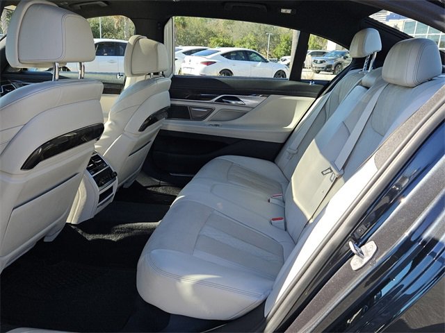 Used 2017 BMW 740i image 4