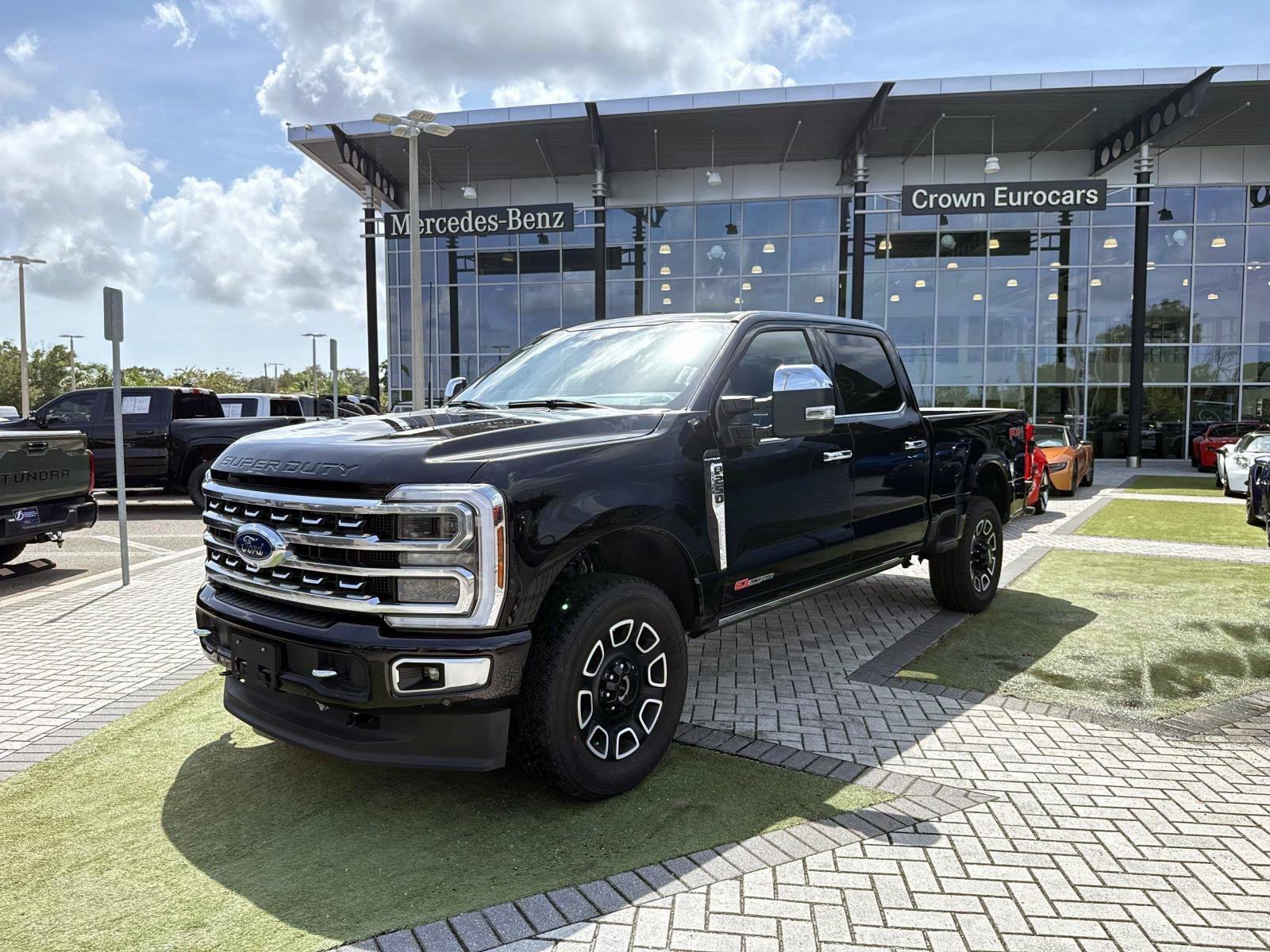 Used 2024 Ford F250 Platinum AWD/4WD image 2