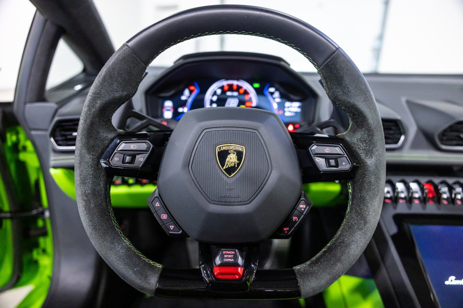 Used 2023 Lamborghini Huracan EVO AWD/4WD image 41