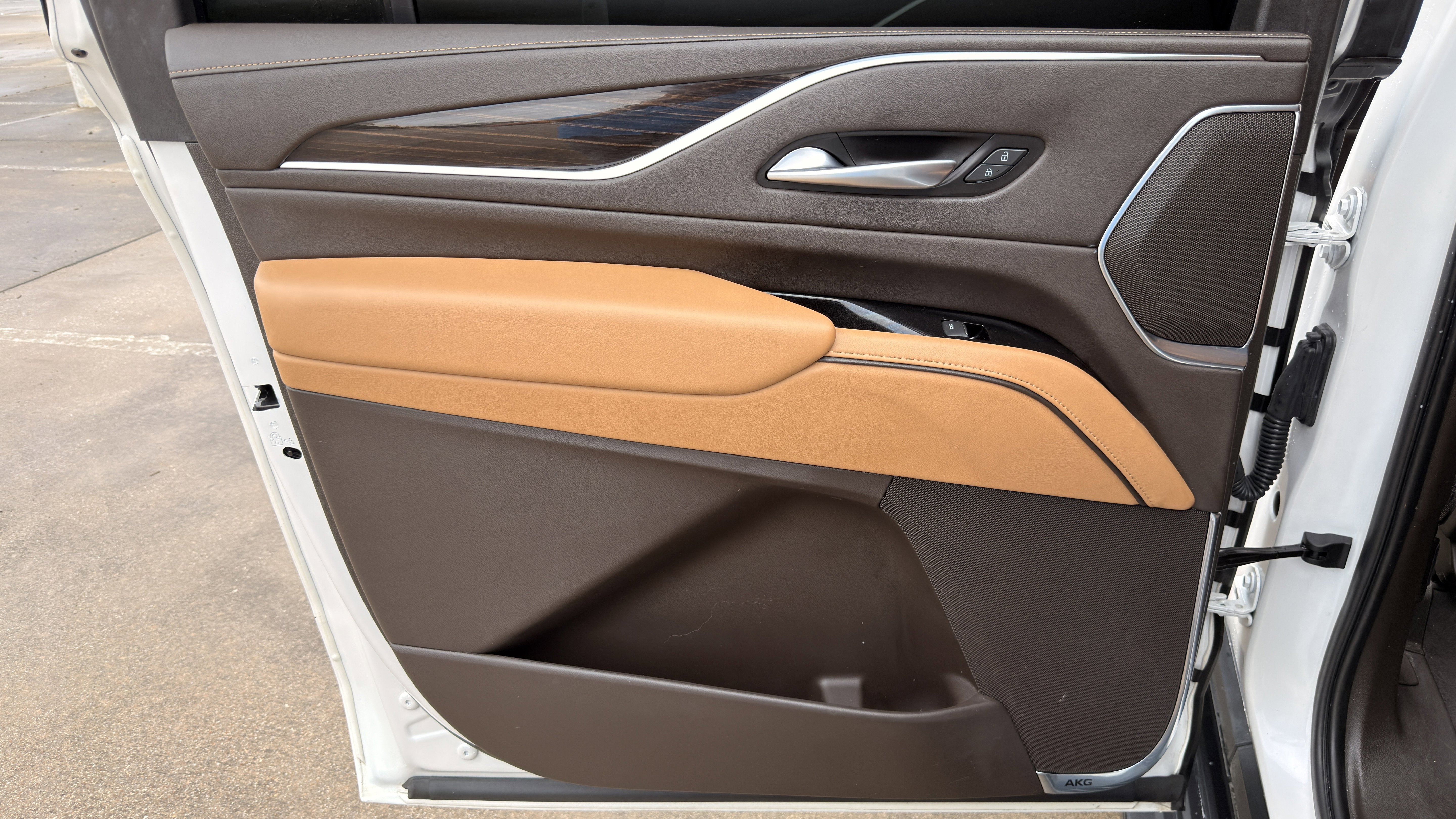 Used 2021 Cadillac Escalade ESV Premium Luxury image 31