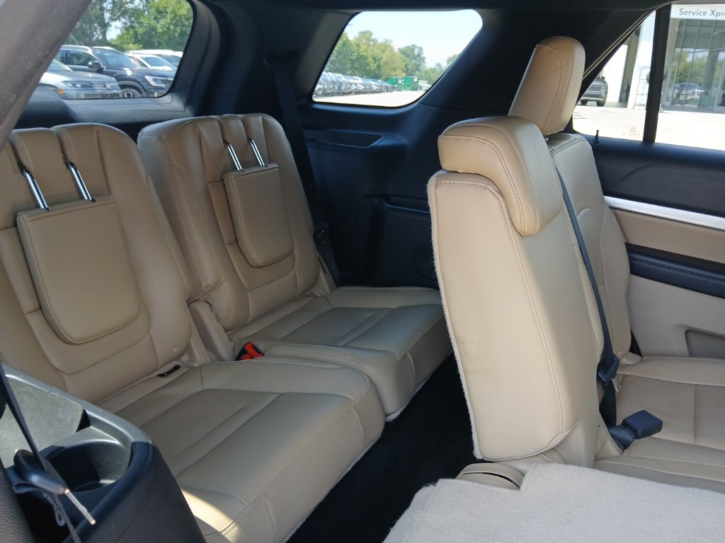 Used 2017 Ford Explorer XLT w/ Equipment Group 202A FWD image 24