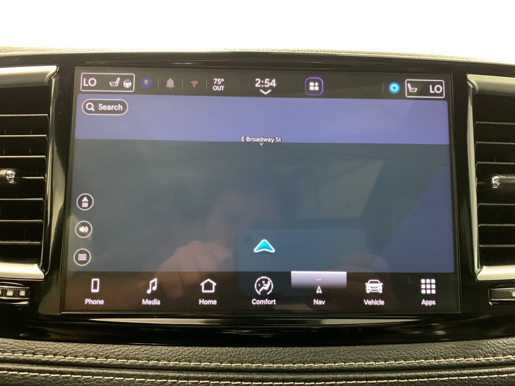 Used 2025 Chrysler Pacifica Limited FWD image 33