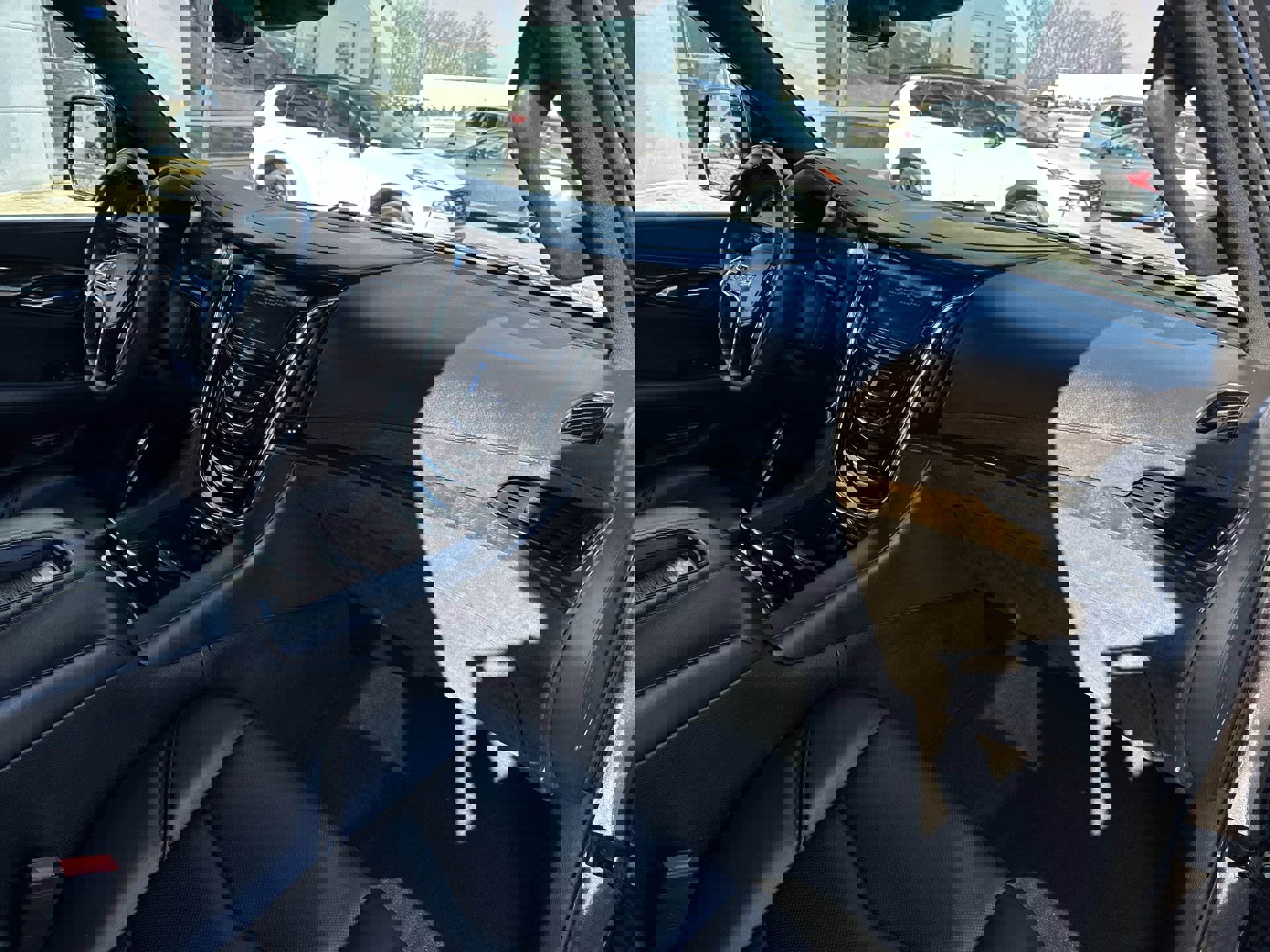 Used 2017 Cadillac Escalade Platinum image 30