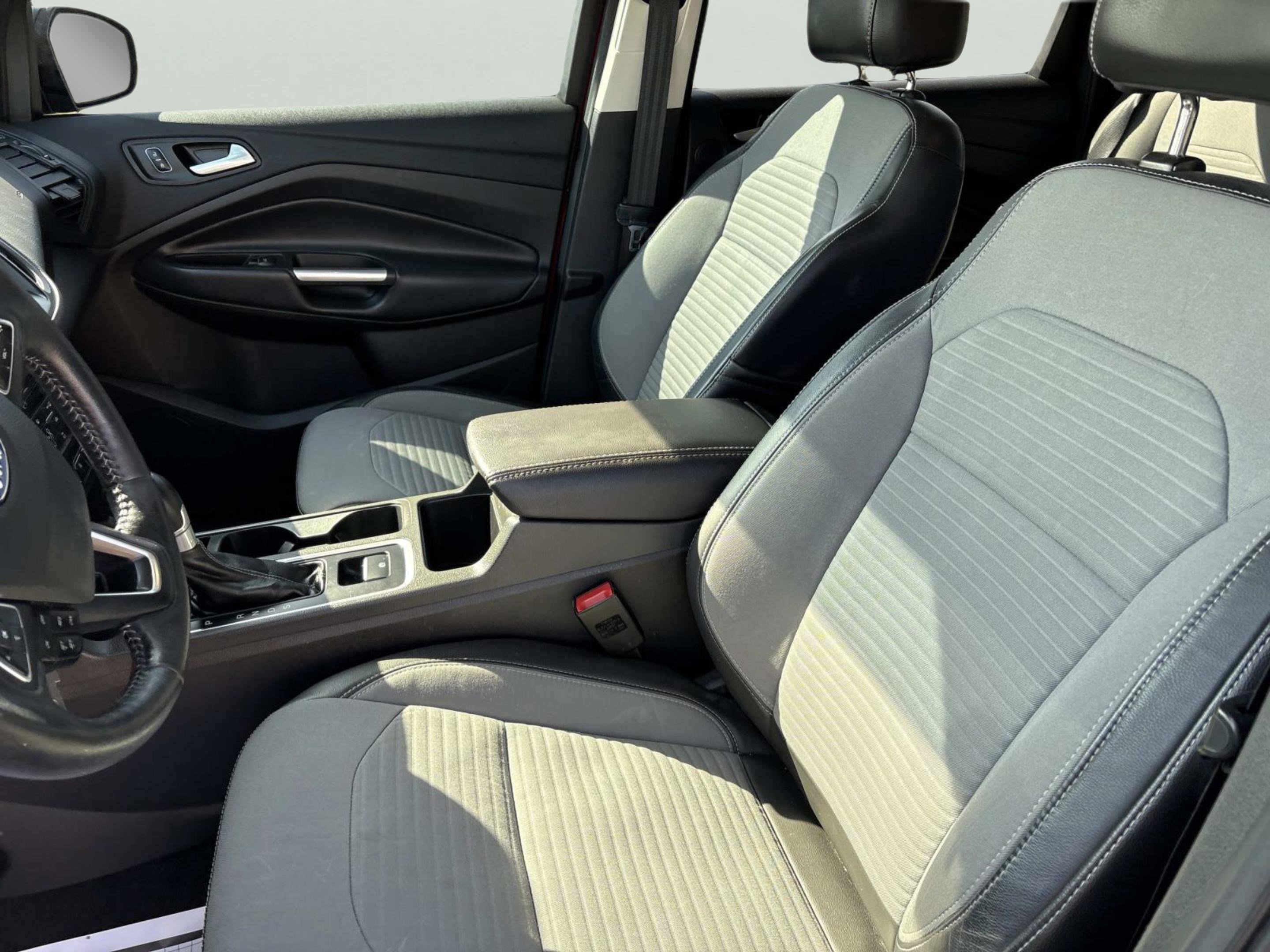 Used 2017 Ford Escape SE w/ Equipment Group 201A image 24