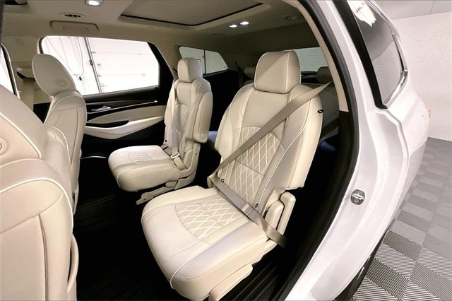 Used 2022 Buick Enclave Avenir image 21