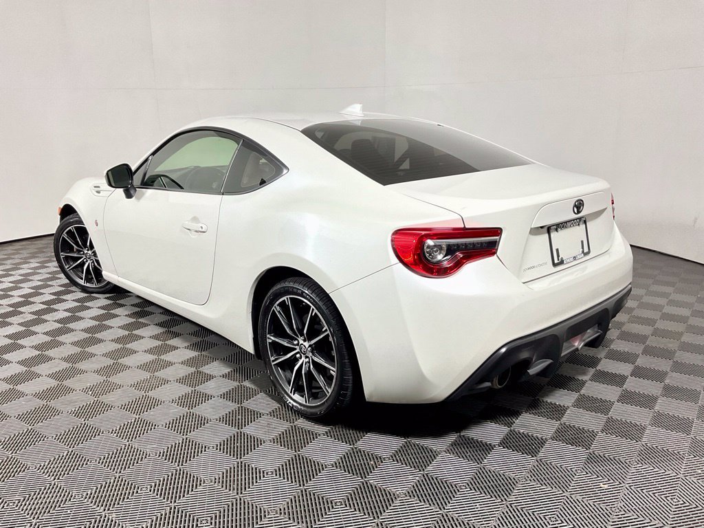 Used 2017 Toyota 86 RWD image 8