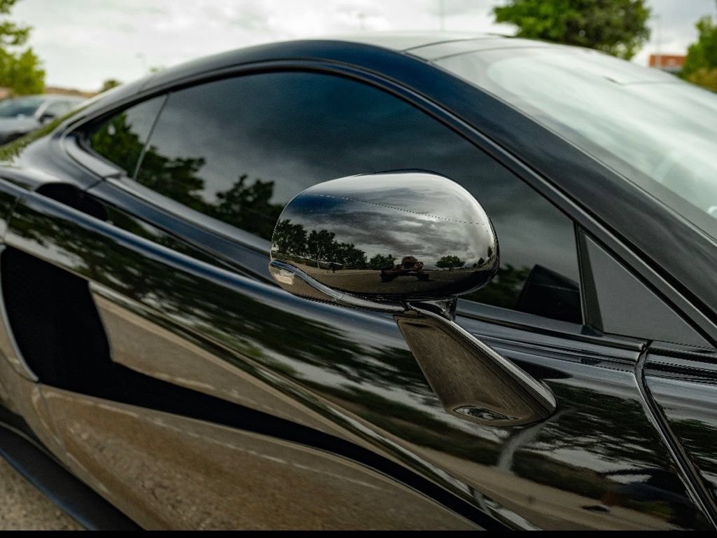 Used 2017 McLaren 570S RWD image 31
