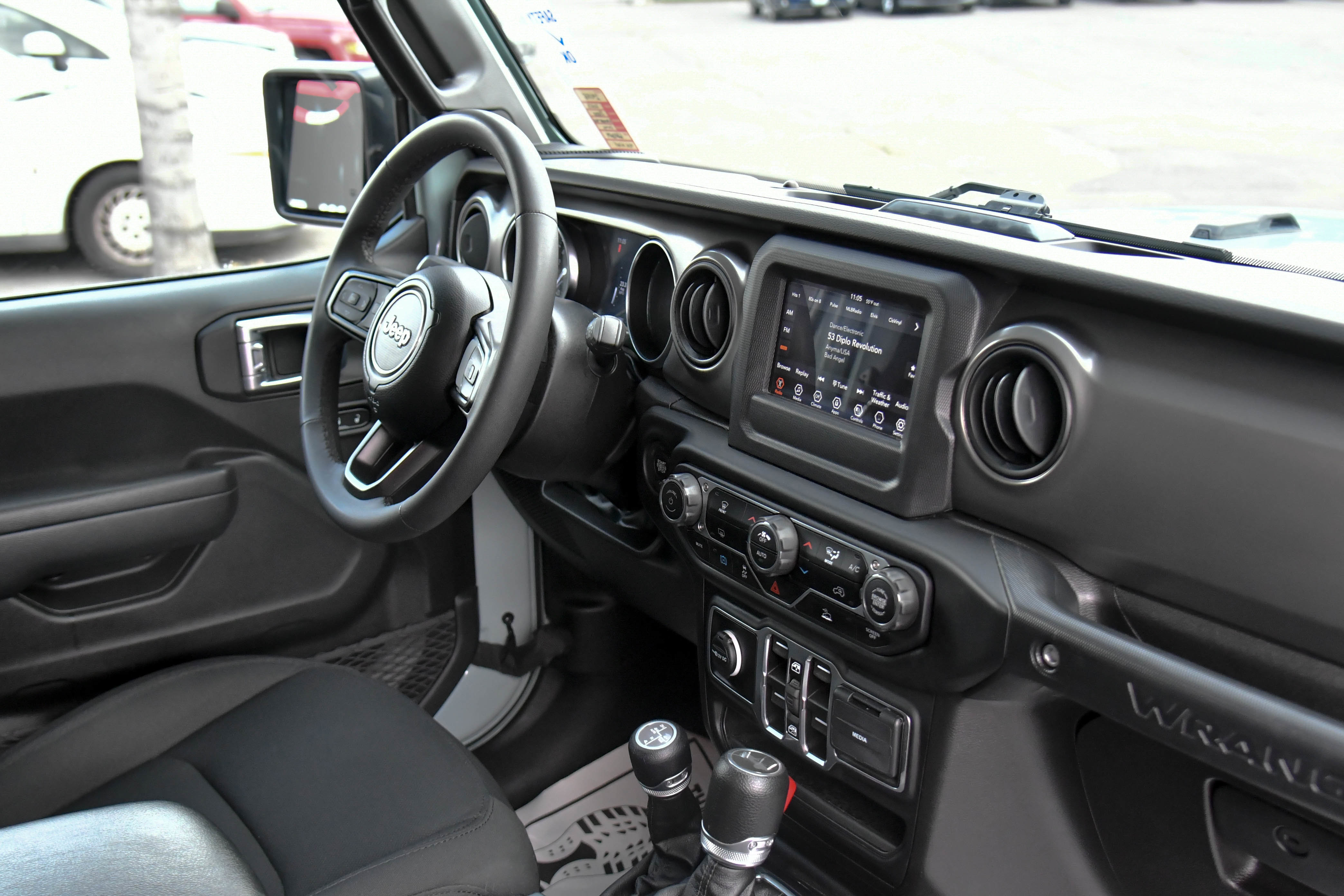 Used 2023 Jeep Wrangler Unlimited AWD/4WD image 41